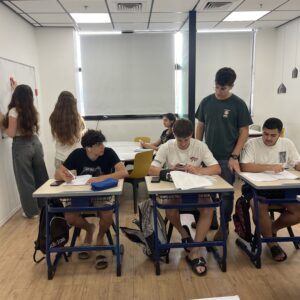 אלגברה 17 -  משוואות, אי רציונליות (עם שורשים).