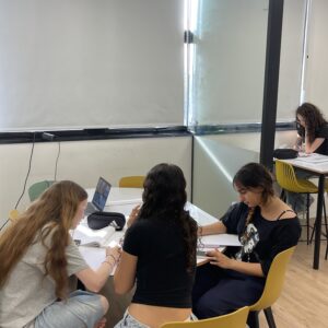 אלגברה 20 -  אי שוויונים ריבועיים (ממעלה 2) דרך פתרון.