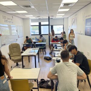 הנדסה אנליטית 5 - נקודת אמצע קטע.
