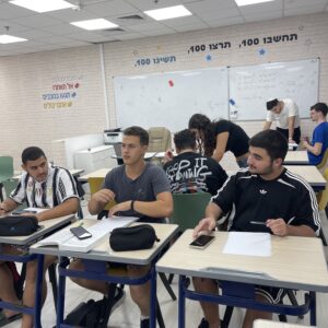 חדו״א 20 - משוואות מעריכיות- הקדמה לחקירת פונקציה מעריכית.